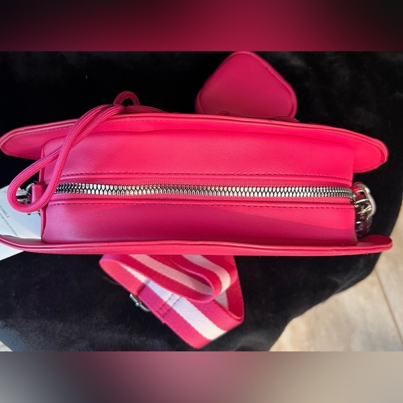 🏈🩷BETSEY JOHNSON HOT Pink XOFUMBLE
KITSCH RHINESTONE FOOTBALL W/ COIN POUCH🏈🩷 - Picture 8 of 16